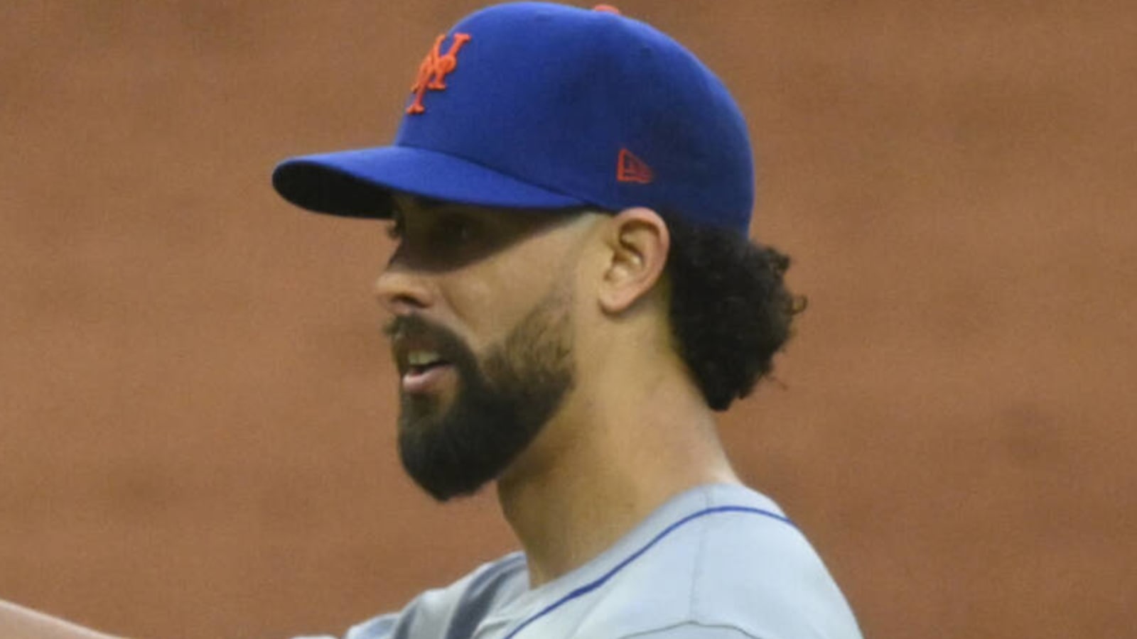 Reporter explains why Mets cut pitcher who threw glove