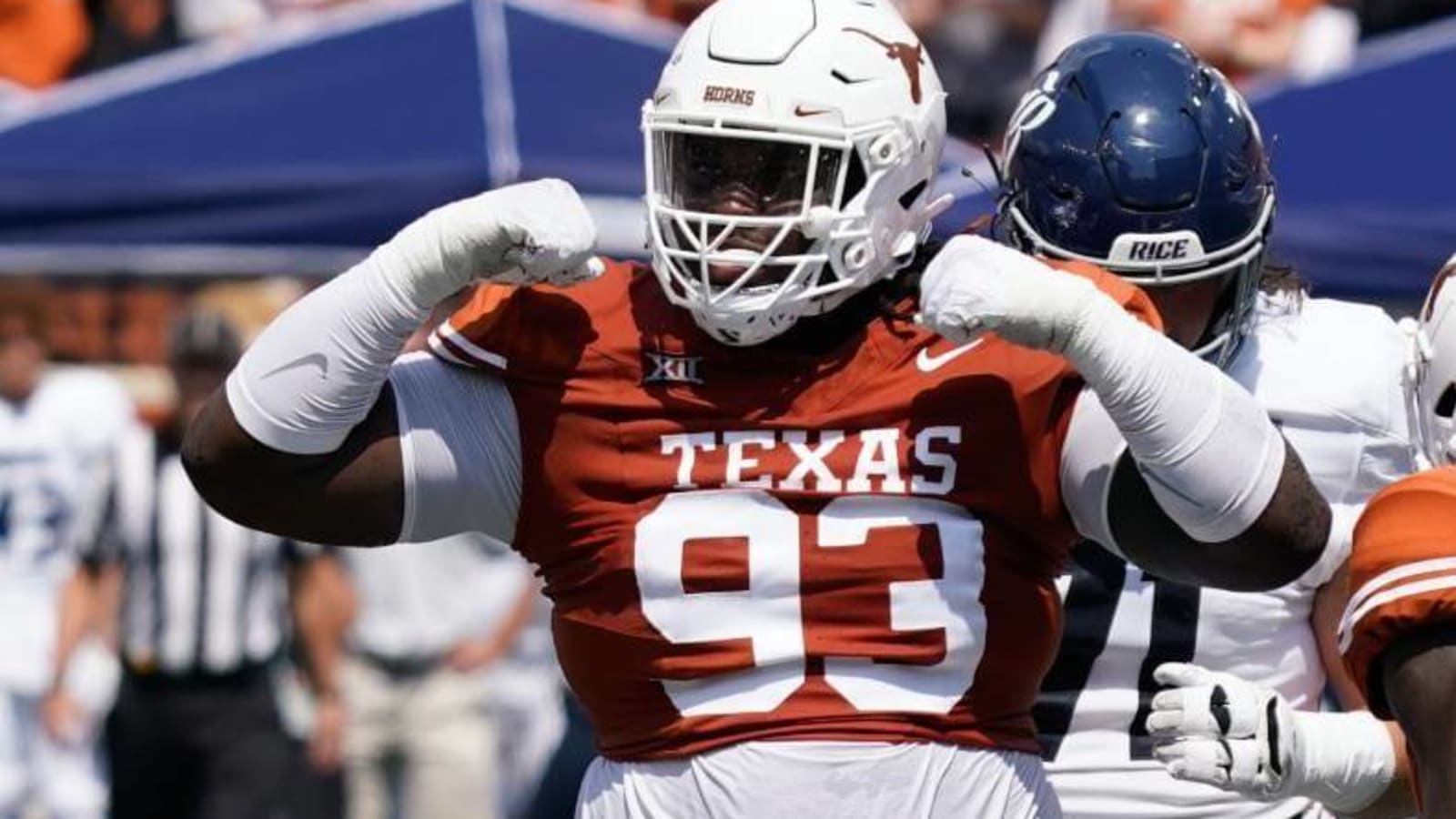 Watch: Massive Texas DL T&#39;Vondre Sweat Crushes Opponent Like a Folding Chair at Senior Bowl Practice