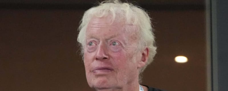 Report: Nike founder Phil Knight in talks to purchase Blazers