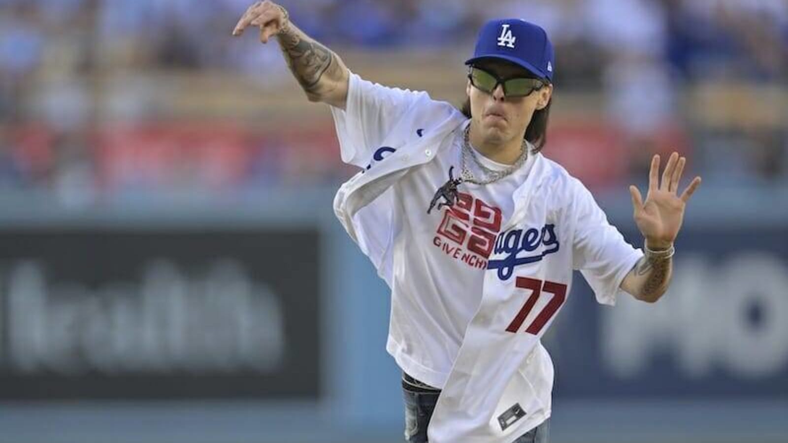 Dodgers Video Peso Pluma Throws First Pitch To Julio Urías Yardbarker
