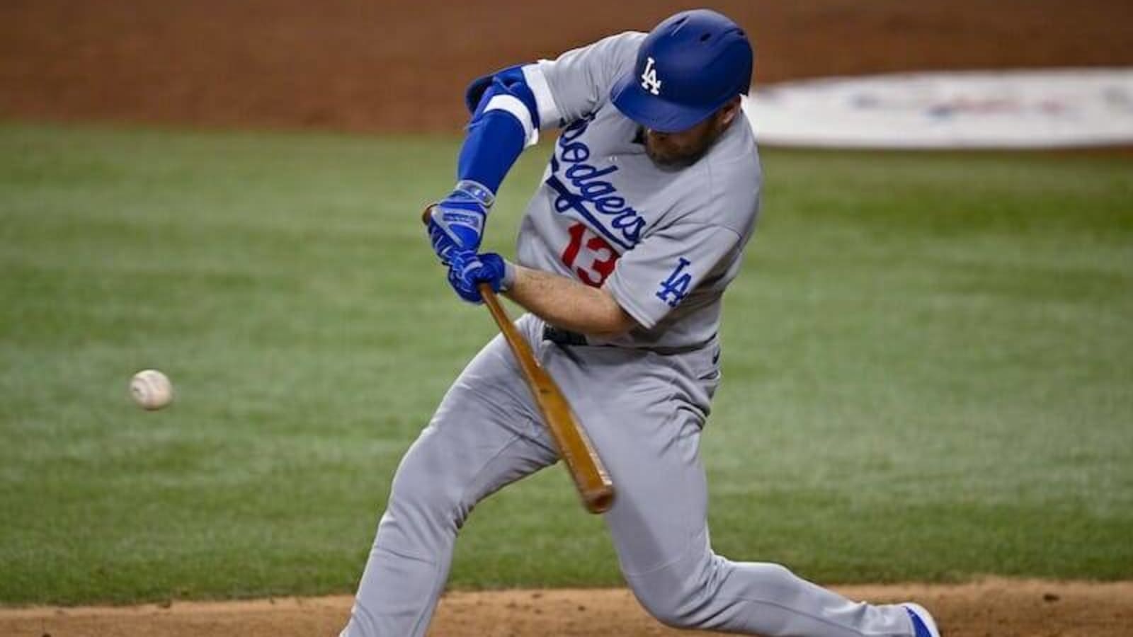 Dodgers clinch series with 11-inning win over White Sox