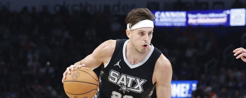 NBA fines Spurs’ Zach Collins for 'obscene gesture'