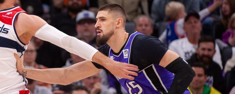 Lakers Officially Sign Alex Len, Waive Christian Wood