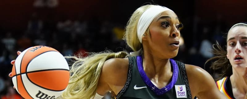 Three stars on WNBA opening night