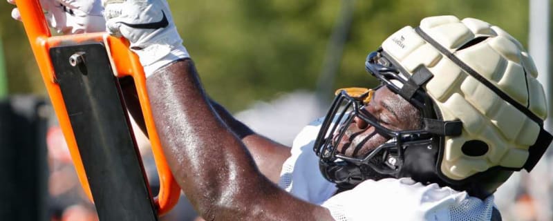 No. 9 Transfer DL Commits to College Football Powerhouse