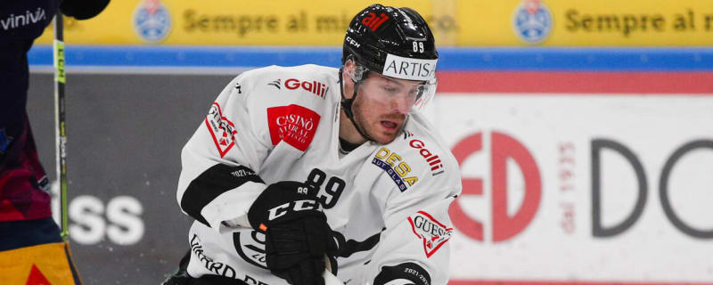 Former first-round pick Mikkel Boedker signs in Sweden