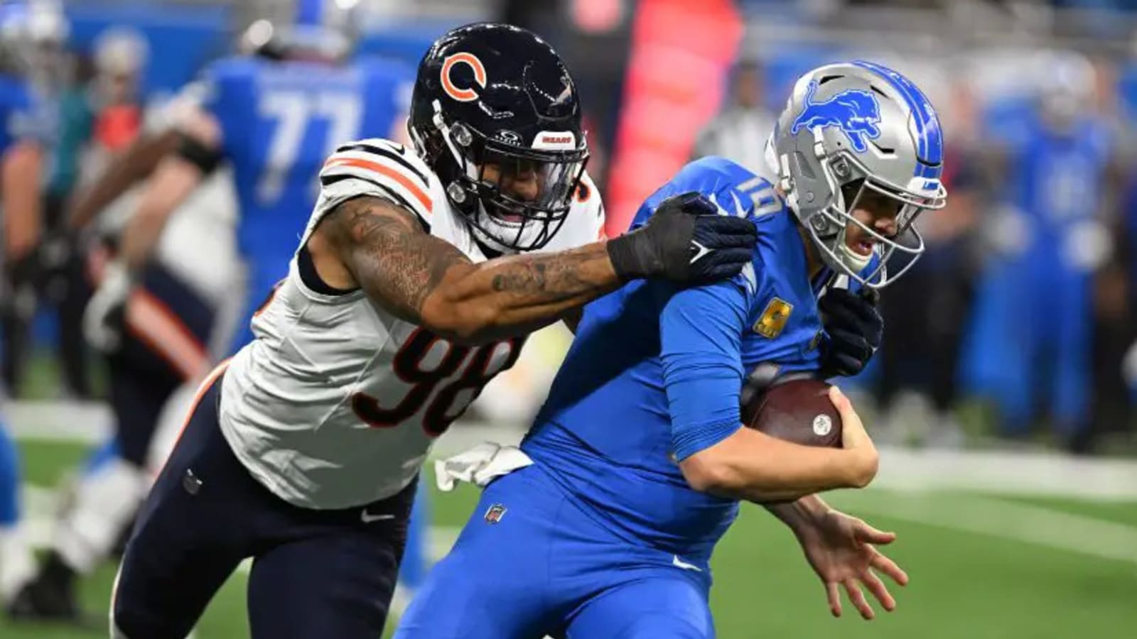Chicago Bears urged to sign All-Pro DE after worrying development at spring practices