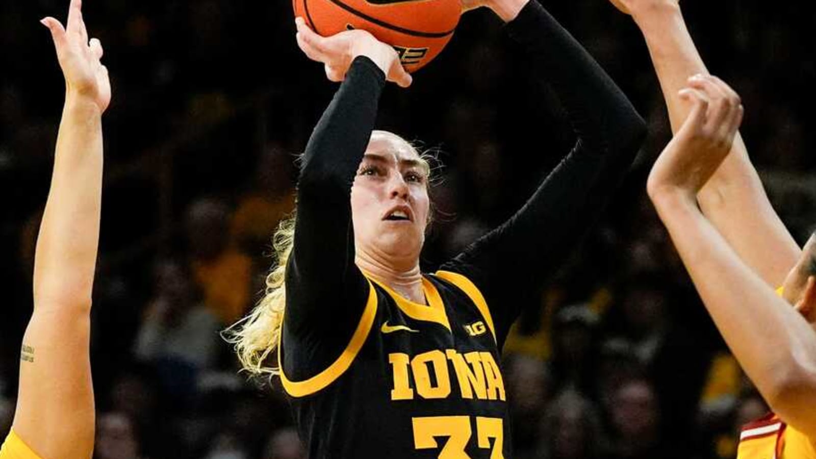 Iowa women upset No. 4 USC with former star in attendance