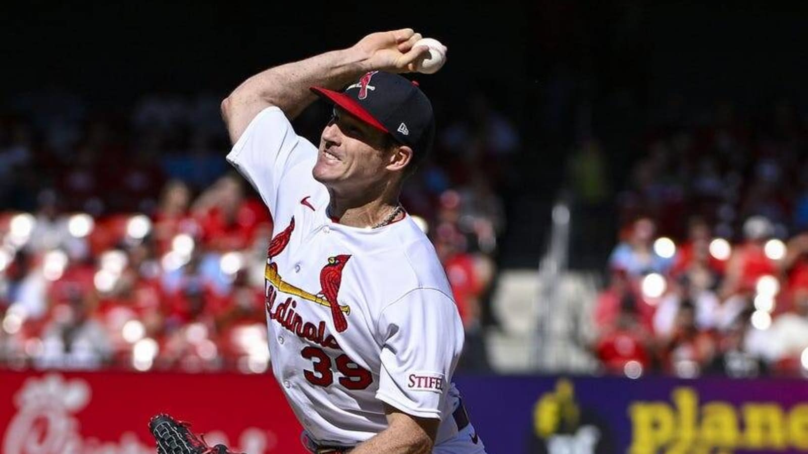 Cardinals edge Reds