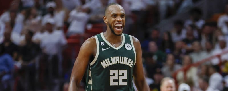 khris middleton eyes