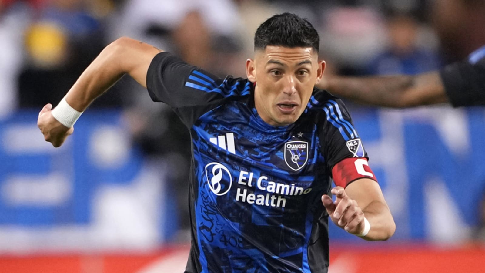 Step back by veteran star helps MLS' Earthquakes move forward