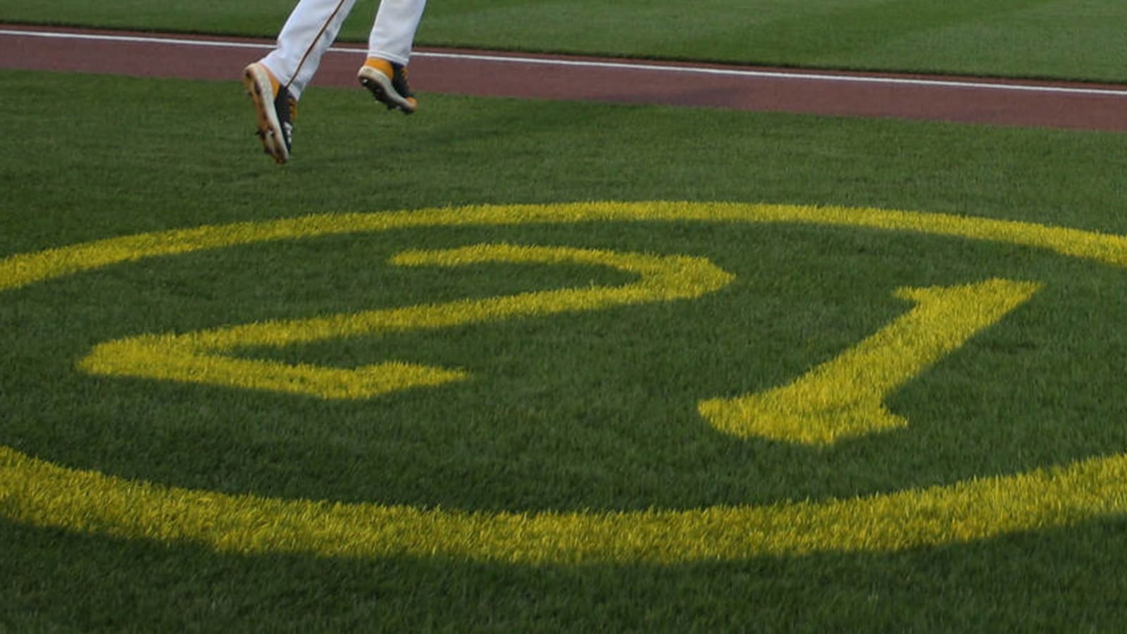 Pirates will wear Roberto Clemente No. 21