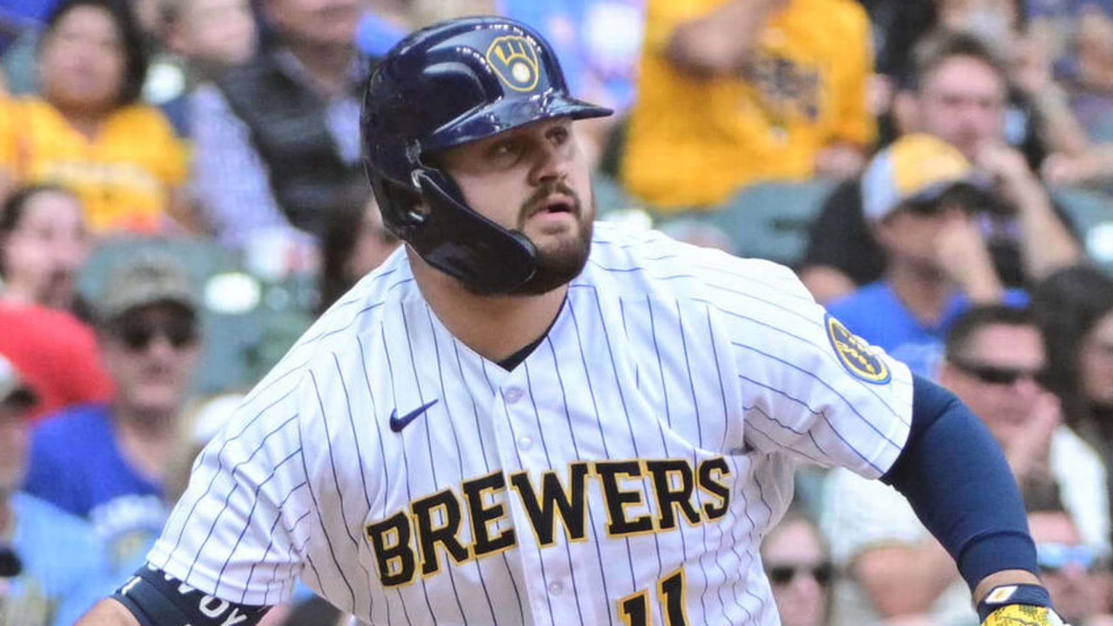 Brewers 1B injured in bizarre batting practice incident