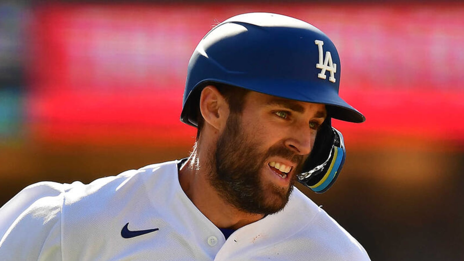 Dodgers' Chris Taylor expected to avoid IL after collision with wall
