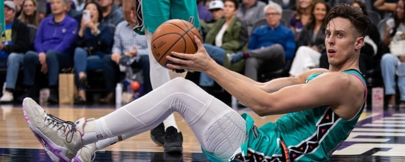 Zach Collins Fined $35,000 For Showing Referees The Middle Finger After Ejection