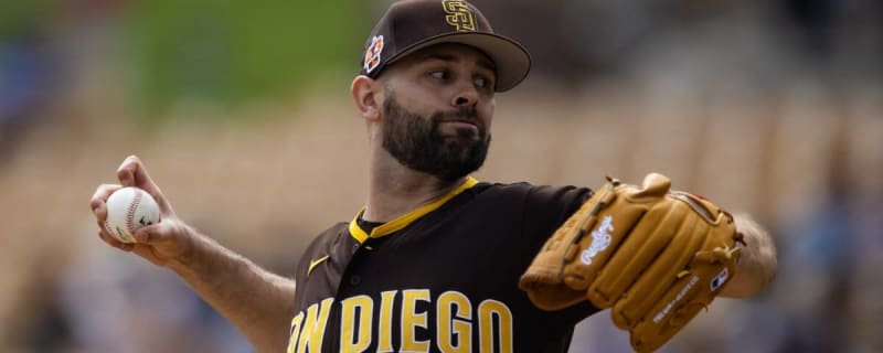 San Diego Padres - Back home with Martinez on the mound