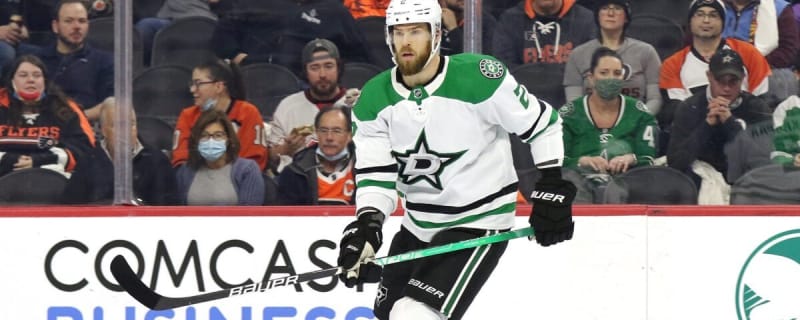 After Failed Leafs Stint, Veteran Defenseman Ready for NHL Return