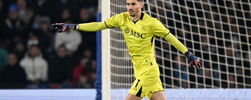 Enquiries made: Manchester United eyeing up potential free transfer