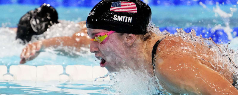 Regan Smith closes strong to set American record for silver medal in women’s 200-meter butterfly final