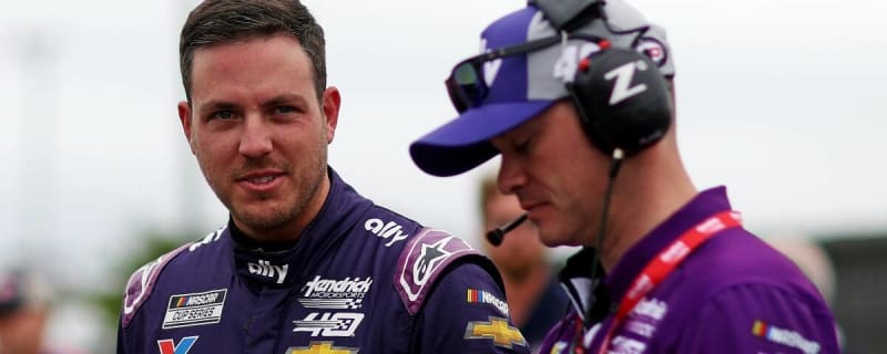 Alex Bowman chewed out by spotter after complaining about Kyle Larson: ‘Shut the f*** up and drive it’