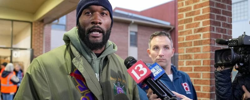 Free agent LB Shaquille Leonard leaves Cowboys for visit with Eagles