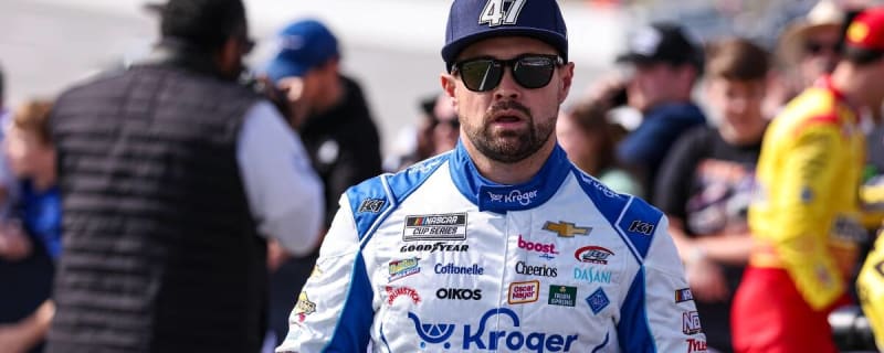 Ricky Stenhouse Jr. reveals what he said to Kyle Busch’s team when he climbed on top of the pit box