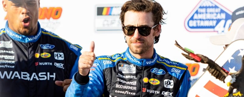 Ryan Blaney reacts to his dad Dave Blaney retiring from racing after final win