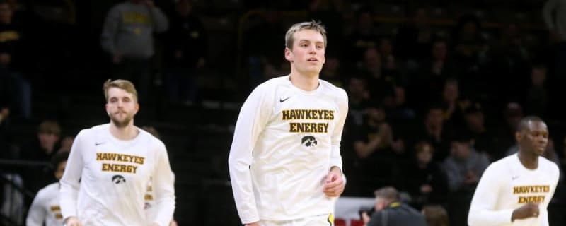 Iowa guard Payton Sandfort declares for 2024 NBA Draft