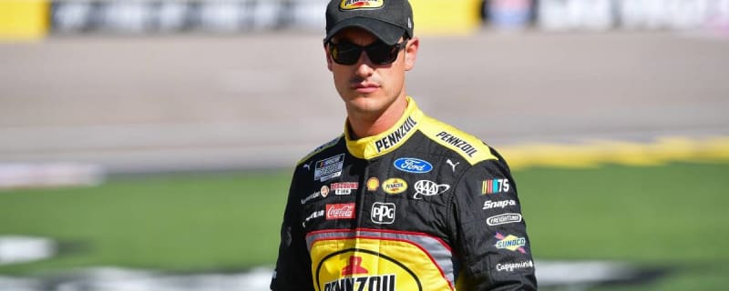 AP motorsports writer takes issue with Joey Logano, ‘idiocy’ of Kyle Larson waiver argument