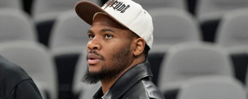 Micah Parsons goes head-to-head with sumo wrestler in Japan