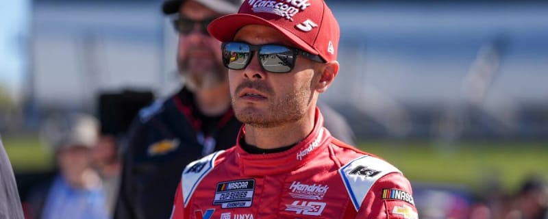 Kyle Larson barrel rolls in High Limit sprint car race: ‘I suck’