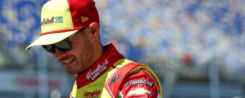 Terry Labonte rocks throwback firesuit with Kyle Larson at Darlington