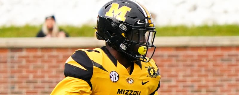 Chiefs sign another familiar face after waiving promising young safety at training camp