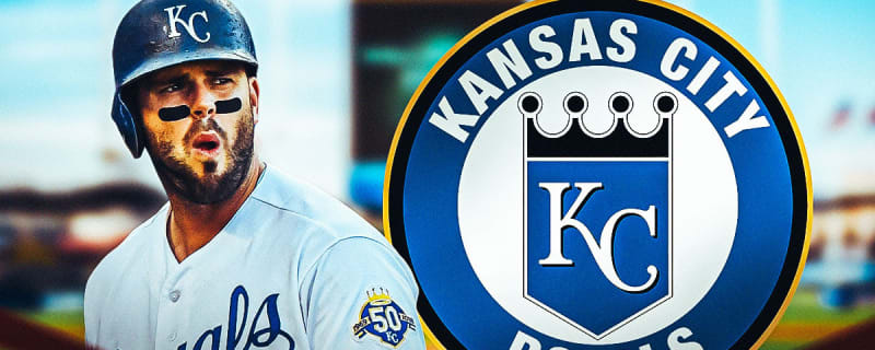 Royals legend signing 1-day contract to retire with team