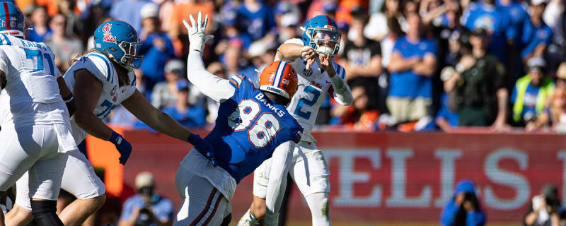 Key Florida football DL in boot after leg injury