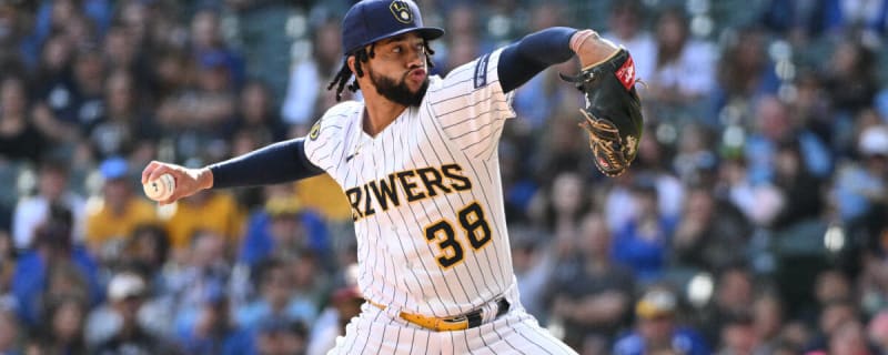 Milwaukee Brewers&#39; Devin Williams Wins Trevor Hoffman NL Reliever of the Year Award