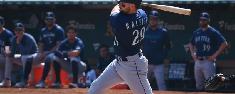 Mariners' Cal Raleigh calls out front office after season ends