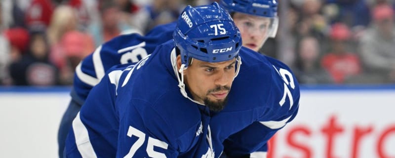 Sharks acquire Ryan Reaves from Maple Leafs for Henry Thrun