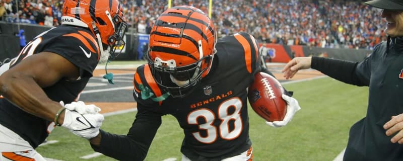 Bengals Rookie DJ Ivey Suffers Left Knee Injury, Won&#39;t Return Against Vikings
