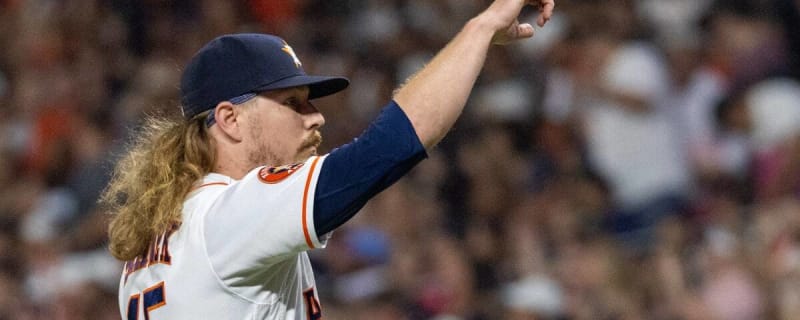 Astros reliever goes berserk after balk call brings in winning run