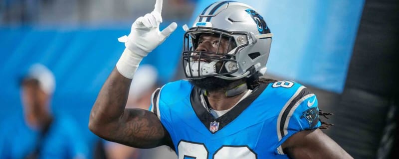 Panthers Reportedly Restructuring Ian Thomas&#39; Contract