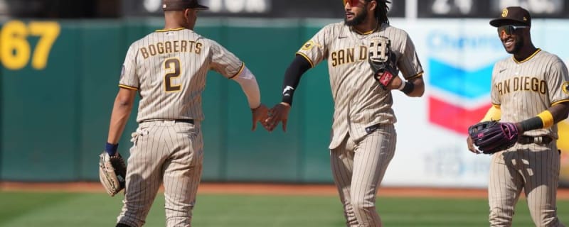 Tatis Jr.'s epic bat flip, 08/18/2023