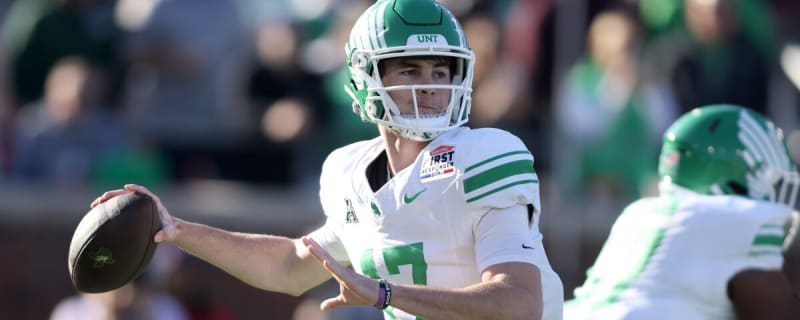 College Football QB Vomits During Record-Setting Bowl Performance