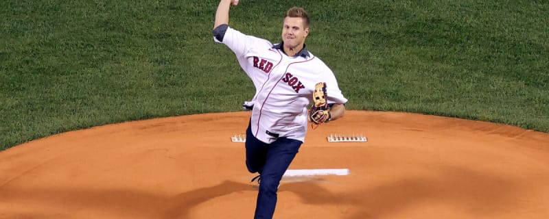 Former Red Sox Legend Announces $10,000 Wager on Team&#39;s Success