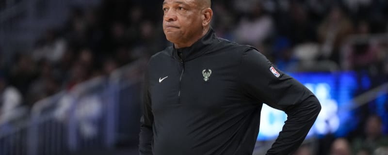Bucks Cut Ties With Former Award-Winning 7-Footer in Latest NBA News