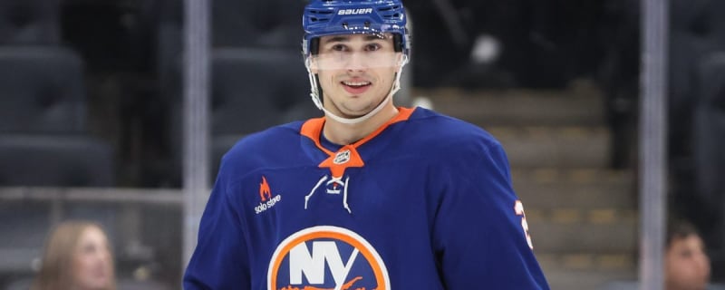 Islanders’ Alexander Romanov out day-to-day with upper-body injury