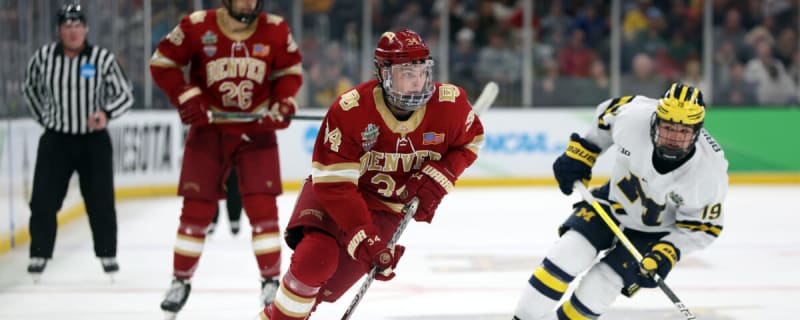 Red Wings Call Up Carter Mazur for Playoff Push