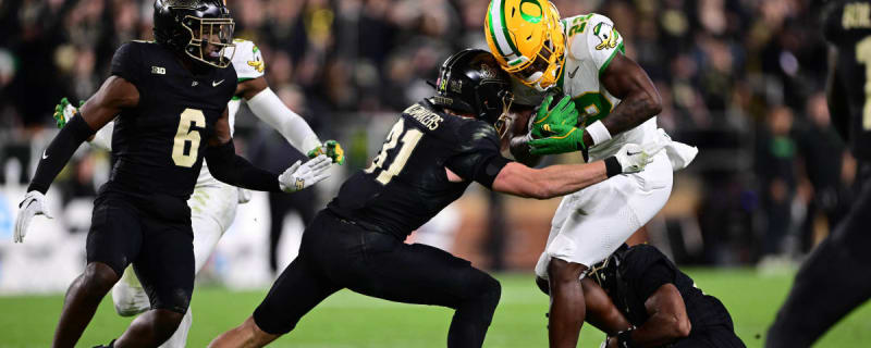 Former College Football All-American Plans to Enter Transfer Portal