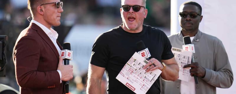 Aaron Rodgers' former teammate turned media personality AJ Hawk sheds light on his future, including the Vikings