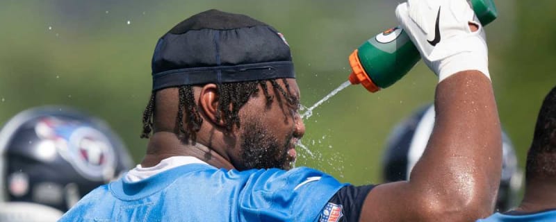 Panthers beef up defensive line by bringing back a familiar name